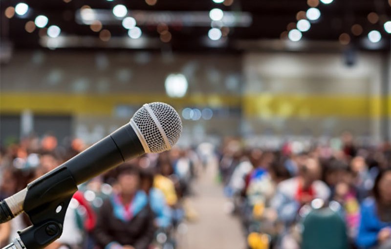 Essential Public Speaking Tips To Conquer the Stage Fear